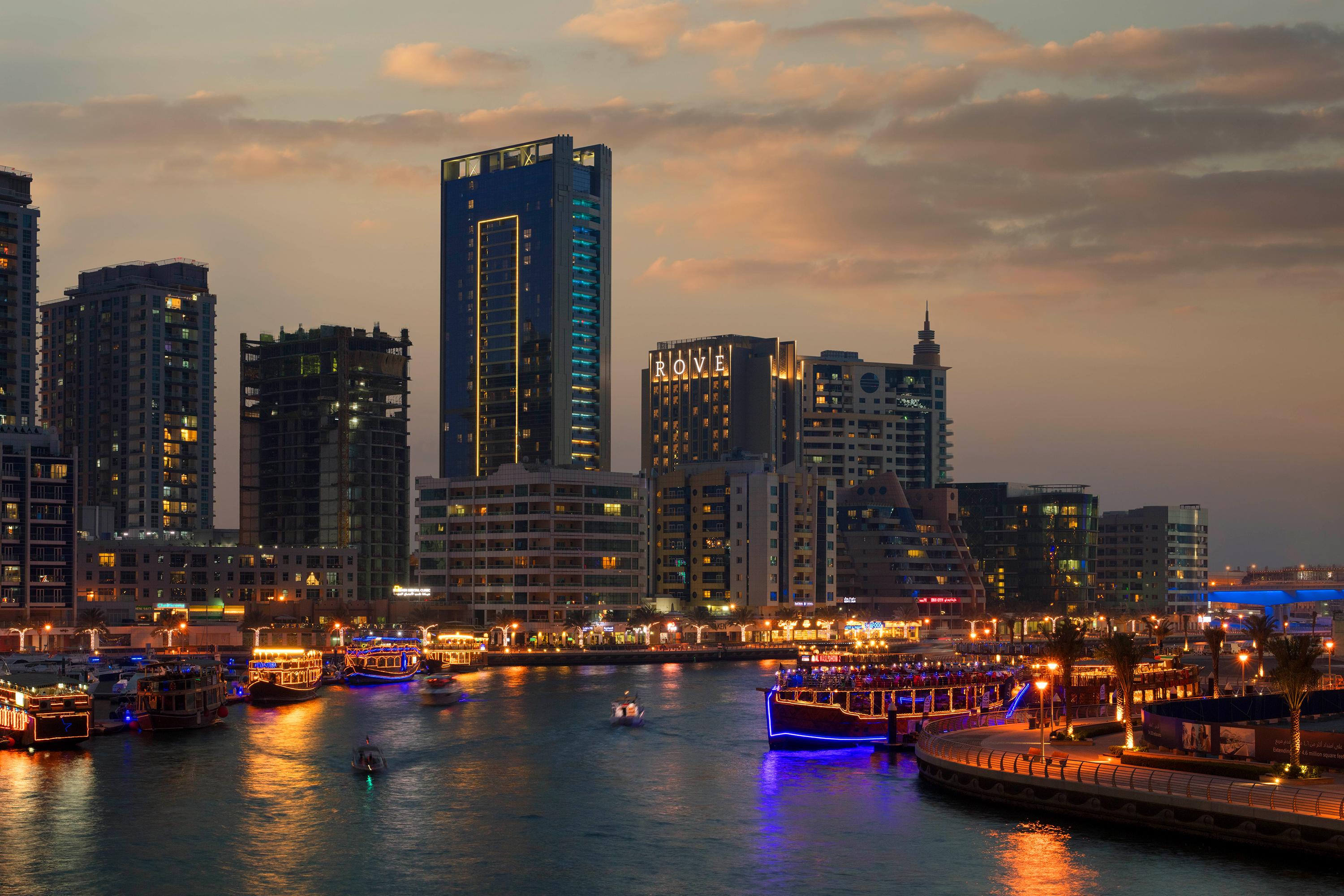 Rove marina. Отель Rove Dubai Marina. Rove Dubai Marina 3 ОАЭ.